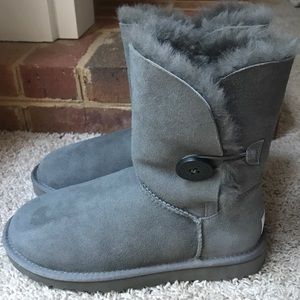 UGG Bailey Button boots/booties gray us7